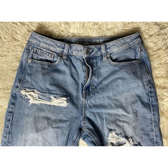 EUC American Eagle Comfortable Stretch Waistband Distressed Mom Jeans Size 8 - Picture 4 of 15
